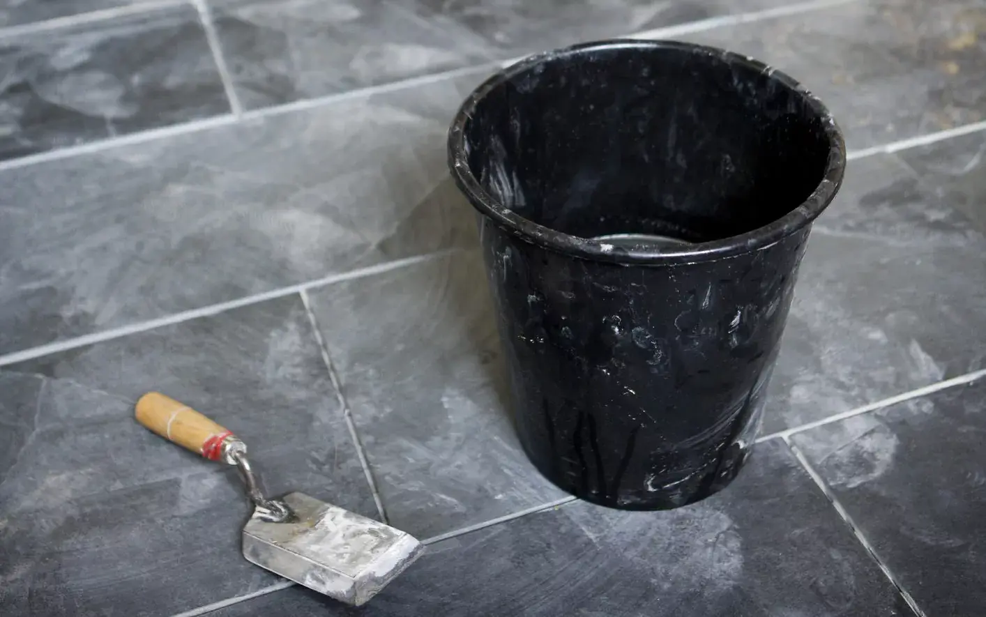 cementsluier verwijderen van tegels