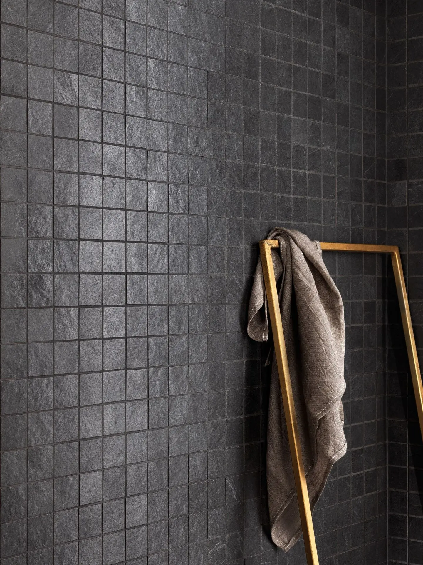 Cascade dark mosaico