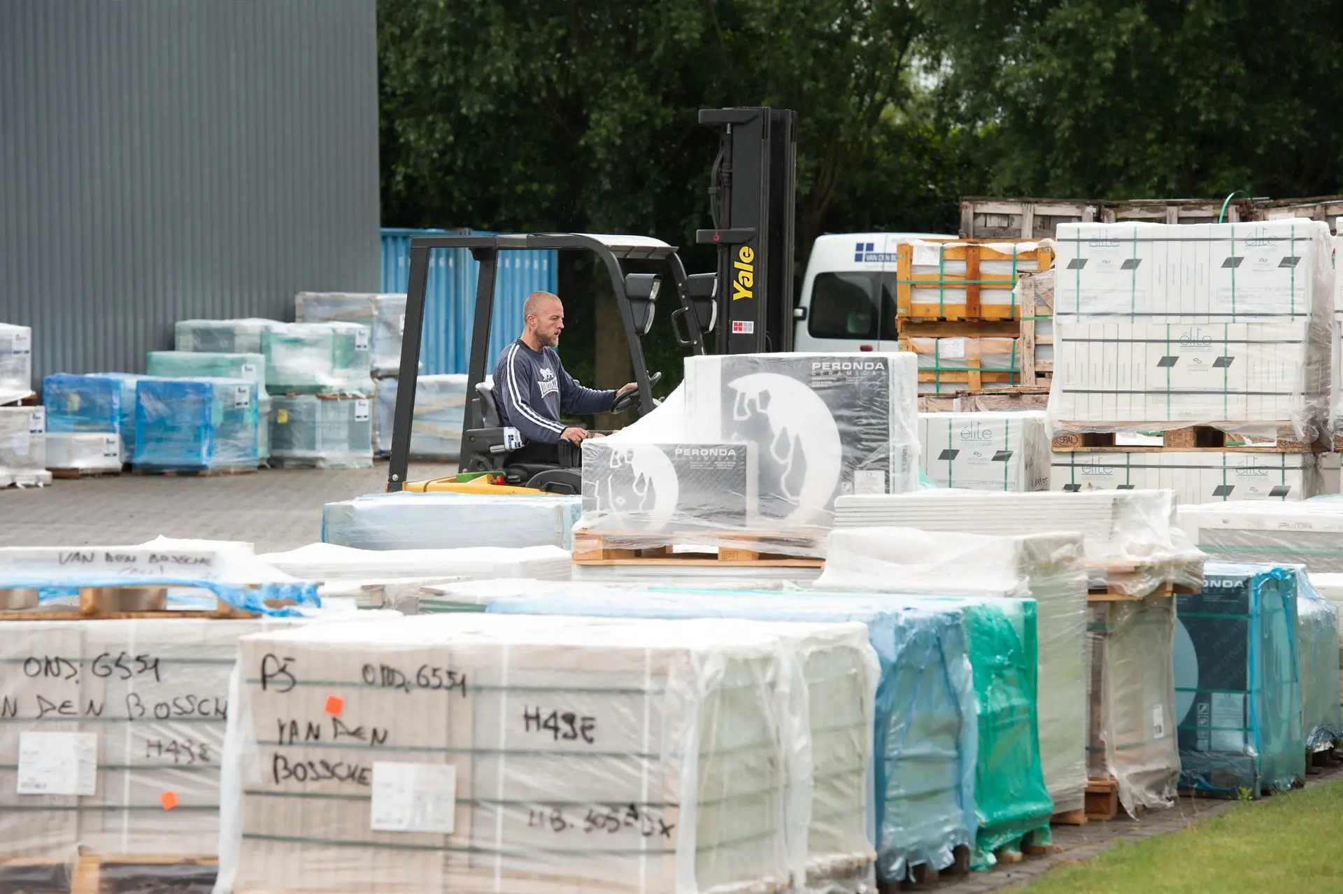 verpakking keramisqche tegels