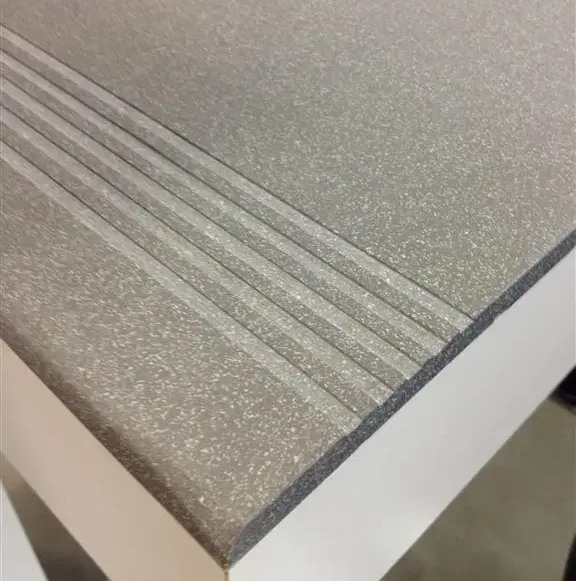 traptrede van keramische tegel