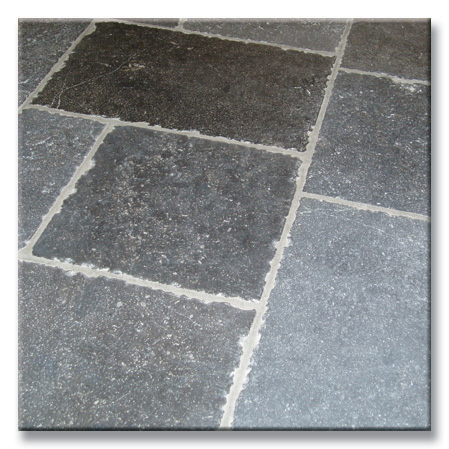 [NAT.008.2003] Blauwe steen vieux castel versailles banden 60/2,0